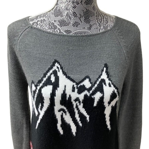 𝅺STYLE & CO Womens Rabbit Ice Skating Sweater SIZE XS Long Sleeve Pullover - Picture 3 of 10